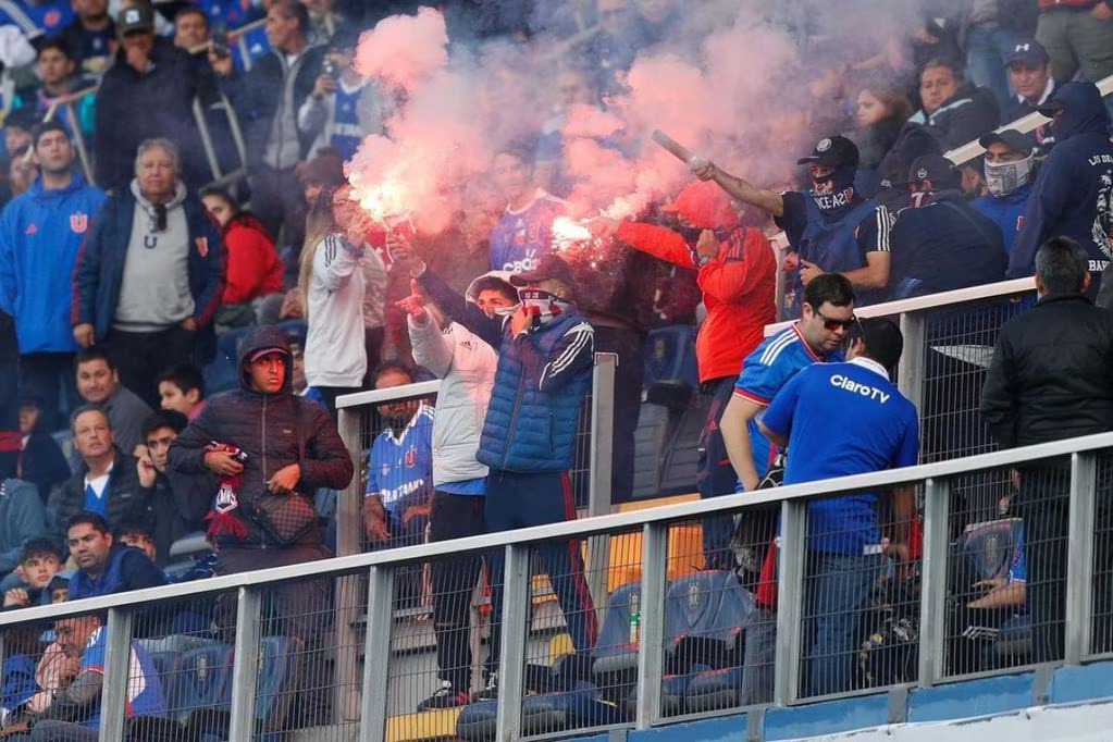 Tribunal aplicó severo castigo a U. de Chile por incidentes en el clásico universitario | Fútbol Chileno