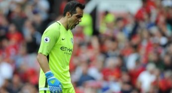 Claudio Bravo y Mauricio Isla son opciones para llegar al Leeds de Bielsa