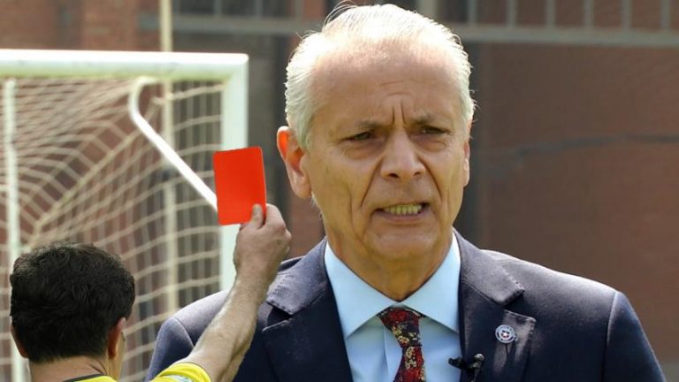 Sindicato de Árbitros exigieron renuncia de Javier Castrilli y amenazan con ir a paro